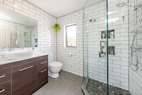 Photo of property in 9 Nicholas Gibbons Drive, Clendon Park, Auckland, 2103