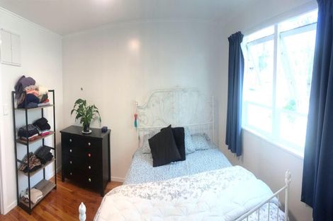 Photo of property in 33 Turakina Street, Merrilands, New Plymouth, 4312