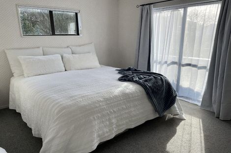 Photo of property in 32a Aquarius Drive, Kawaha Point, Rotorua, 3010