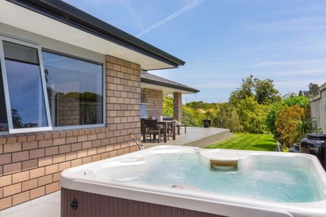 Photo of property in 11 Settlers Close, Whalers Gate, New Plymouth, 4310