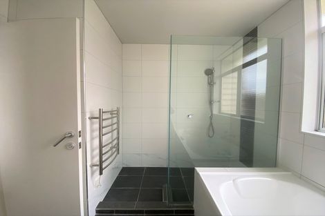 Photo of property in 20a Eversleigh Road, Belmont, Auckland, 0622