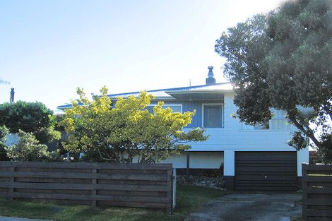 Photo of property in 10 Yates Street, Otaki Beach, Otaki, 5512