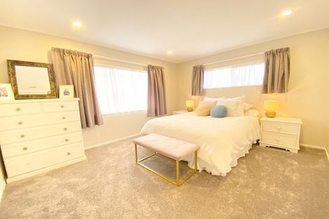 Photo of property in 9 Dalwhinnie Parade, Highland Park, Auckland, 2010