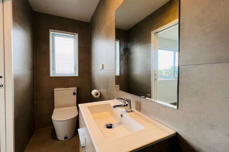 Photo of property in 11a Crestview Rise, Papakura, 2110