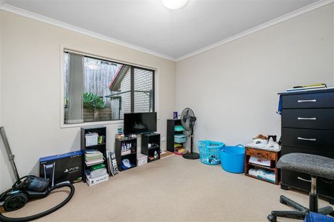 Photo of property in 1 Chardonnay Rise, Henderson, Auckland, 0612