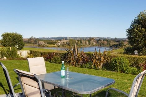 Photo of property in Waterview Estate, 9/4 Greystone Place, Omokoroa, 3114