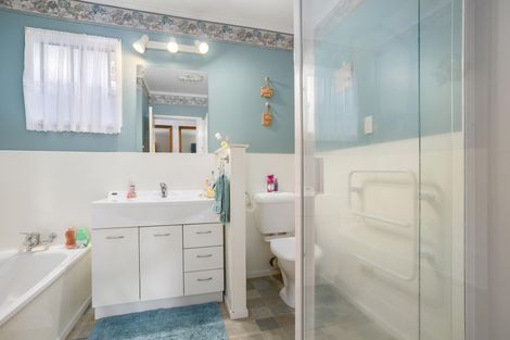 Photo of property in 88 Glendene Avenue, Glendene, Auckland, 0602