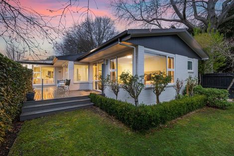 Photo of property in 12 Remuera Avenue, Cashmere, Christchurch, 8022