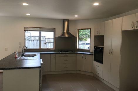 Photo of property in 3/2 East Coast Road, Milford, Auckland, 0620