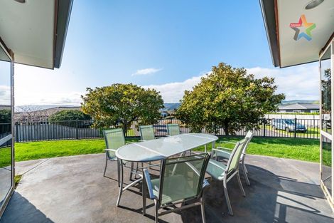 Photo of property in 27 Simpson Crescent, Raumati Beach, Paraparaumu, 5032