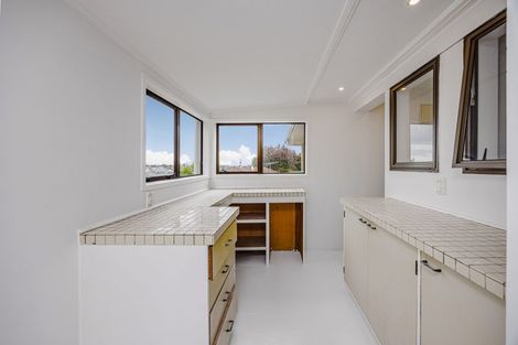 Photo of property in 3 Tilia Place, Totara Heights, Auckland, 2105
