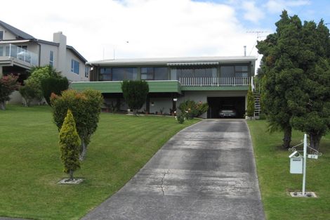 Photo of property in 27 De Luen Avenue, Tindalls Beach, Whangaparaoa, 0930