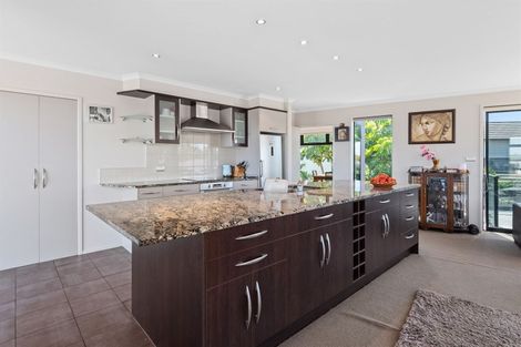 Photo of property in 5 Paradise Point Place, One Tree Point, 0118