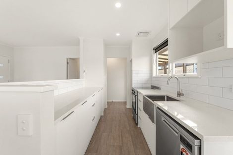 Photo of property in 16 Rewarewa Road, Te Atatu Peninsula, Auckland, 0610