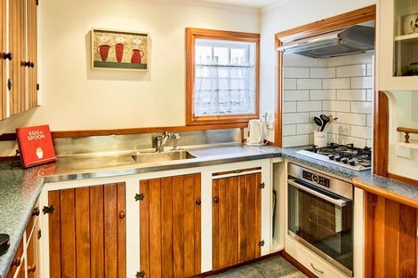 Photo of property in 25 Mahoe Street, Eastbourne, Lower Hutt, 5013