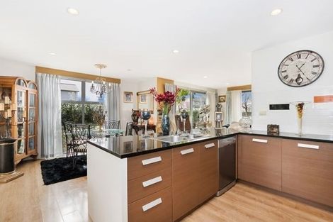 Photo of property in 16 Windfola Parkway, Takanini, 2112