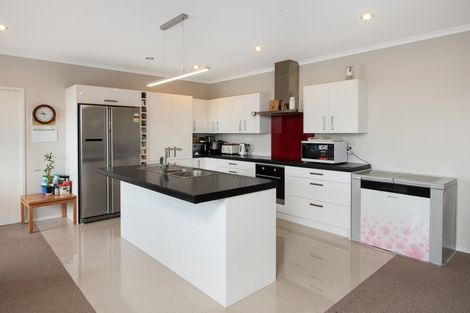 Photo of property in 29 Ballintoy Park Drive, Welcome Bay, Tauranga, 3175