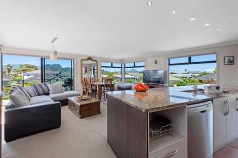 Photo of property in 5 Paradise Point Place, One Tree Point, 0118