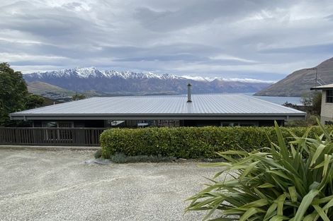 Photo of property in 45 Wynyard Crescent, Fernhill, Queenstown, 9300
