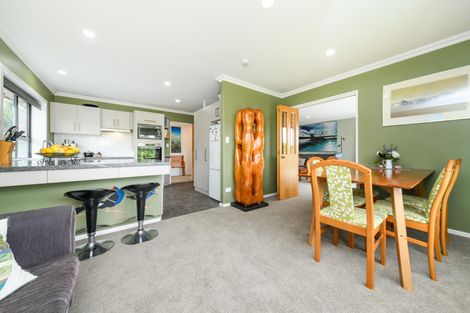 Photo of property in 11 Greenwood Place, Fitzherbert, Palmerston North, 4410