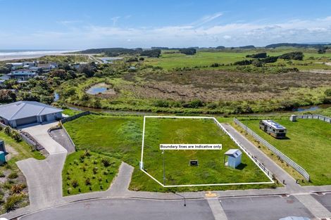Photo of property in 13 Seagrass Place, Otaki Beach, Otaki, 5512