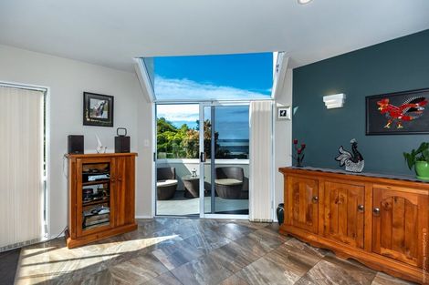 Photo of property in 9 Avoca Valley Road, Heathcote Valley, Christchurch, 8022