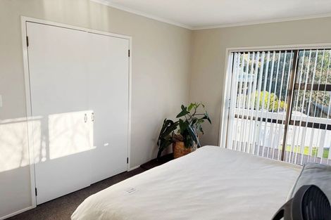 Photo of property in 2 Sheehan Road, Te Atatu South, Auckland, 0610
