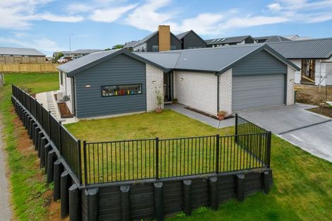 Photo of property in 8 Anglers Way, Omokoroa, 3114