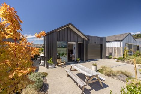 Photo of property in 30 Mount Creighton Crescent, Wanaka, 9305