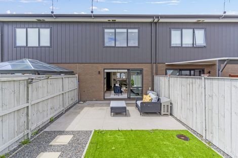 Photo of property in 15 Orona Place, Takanini, 2112