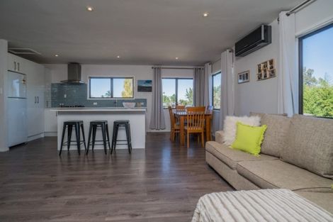 Photo of property in 11 Forster Place, West Harbour, Auckland, 0618