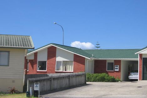 Photo of property in 355a Glenfield Road, Glenfield, Auckland, 0629