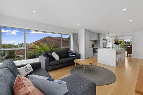 Photo of property in 11 Dudding Avenue, Northcote, Auckland, 0627