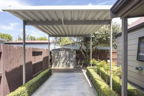 Photo of property in 2 Chatsworth Place, Highbury, Palmerston North, 4412