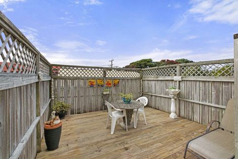 Photo of property in 51 Wallis Street, Raglan, 3225