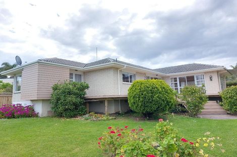 Photo of property in 21 Oakpark Place, West Harbour, Auckland, 0618