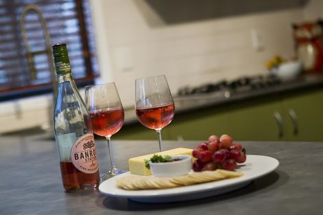 Photo of property in 90e Atkinson Road, Titirangi, Auckland, 0604