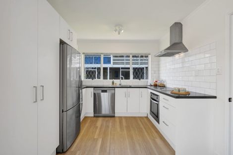 Photo of property in 51 Cumberland Street, Merrilands, New Plymouth, 4312