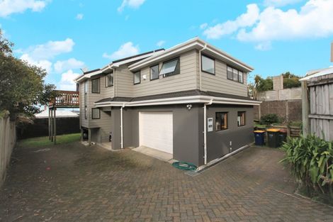 Photo of property in 2/123 Queen Street, Northcote Point, Auckland, 0627