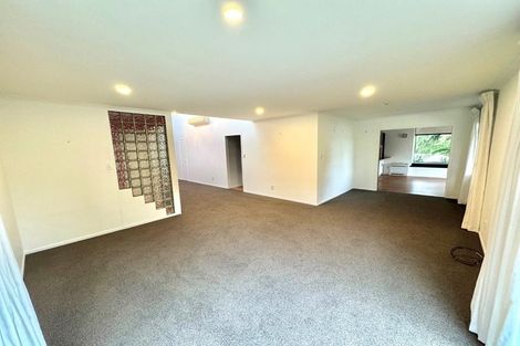 Photo of property in 22 Kingsclere Place, Goodwood Heights, Auckland, 2105