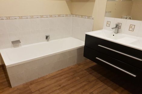 Photo of property in 130 Manuka Road, Bayview, Auckland, 0629