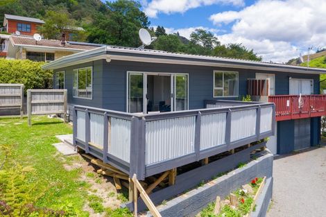 Photo of property in 5a Angle Street, Picton, 7220