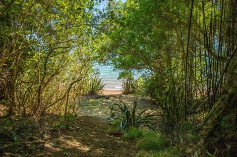 Photo of property in 100 Manganese Point Road, Tamaterau, Whangarei, 0174