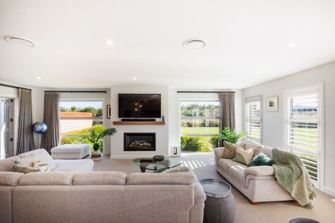 Photo of property in 9 Paterson Lane, Kelvin Grove, Palmerston North, 4470