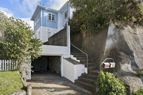 Photo of property in 138 The Ridgeway, Mornington, Wellington, 6021