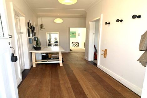 Photo of property in 22 Queens Drive, Kilbirnie, Wellington, 6022