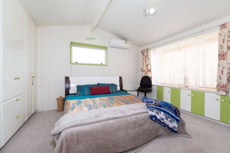 Photo of property in 80k Tirimoana Road, Te Atatu South, Auckland, 0602