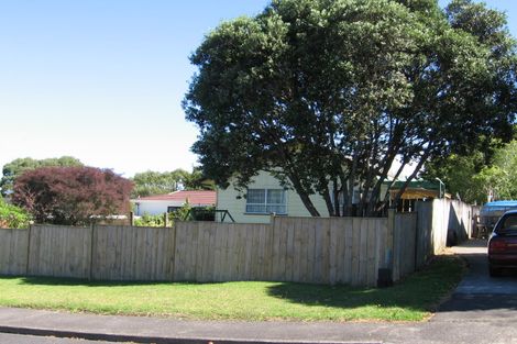 Photo of property in 8 Peterhouse Place, West Harbour, Auckland, 0618