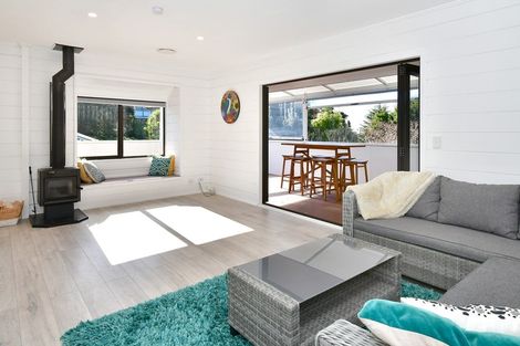 Photo of property in 30b Elliston Crescent, Stanmore Bay, Whangaparaoa, 0932
