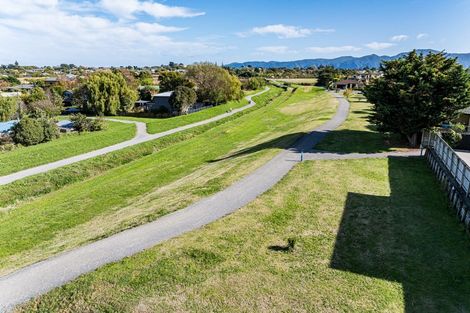 Photo of property in 61 Quadrant Heights, Paraparaumu, 5032